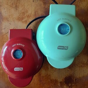 Mini Dash waffle & pie makers